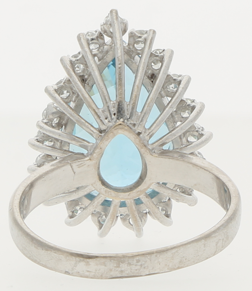 Aquamarin-Diamant-Ring